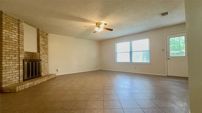 Building Photo - 1213 Kenyon Dr