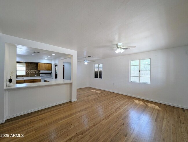 Building Photo - 2443 E Earll Dr