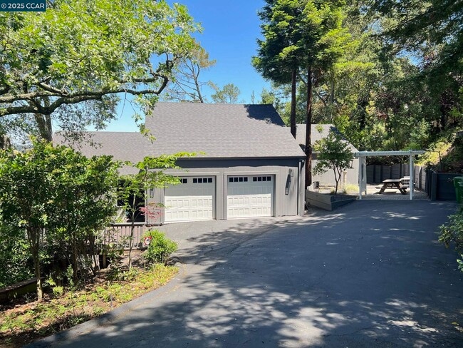Primary Photo - 47 El Gavilan Rd