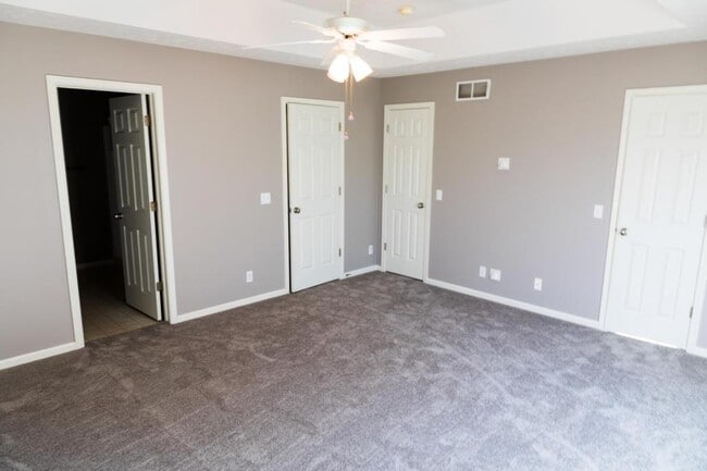 Building Photo - 14005 Kelly Dr