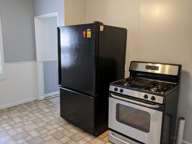 Building Photo - 3 bedroom home