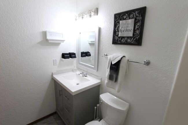 Building Photo - Fully Furnished 4-Bed Home in Kachina Village with Bonus Rec Room