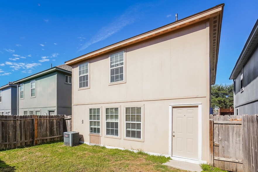 Building Photo - 4955 N Cancun Dr