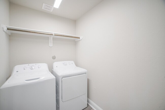 Building Photo - 17112 Coneflower Pl