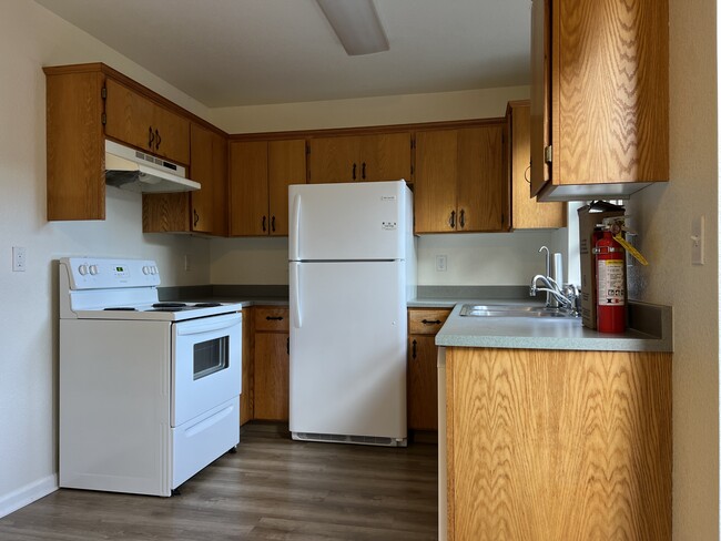 Building Photo - 1598 Railroad Dr