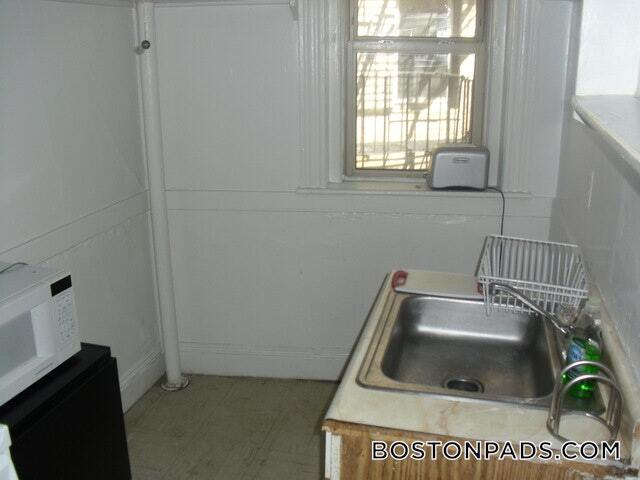 Building Photo - 55 Park Dr