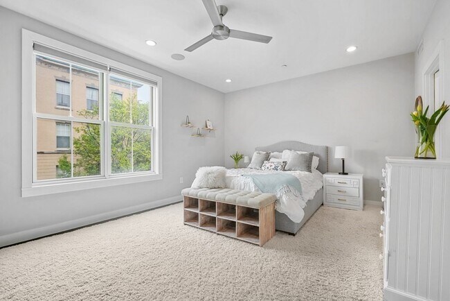 Building Photo - 309 E St