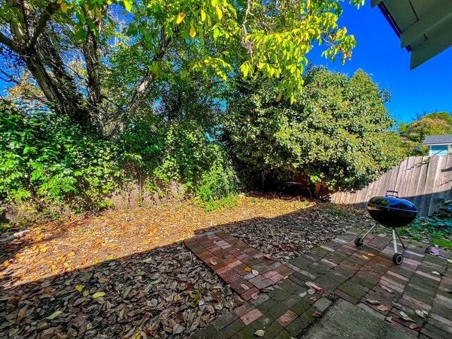 Building Photo - Charming 1 Bedroom, 1 Bath Rental in North...