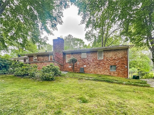 Building Photo - 1852 Gainsborough Dr