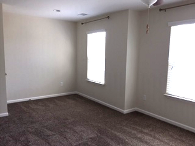 Building Photo - Three Bedroom Condo in Simpsonville SC!