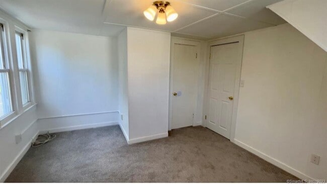 Building Photo - 113 Kneen St