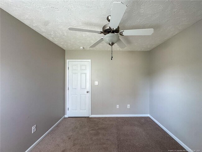 Building Photo - 136 Ivy Stone Dr