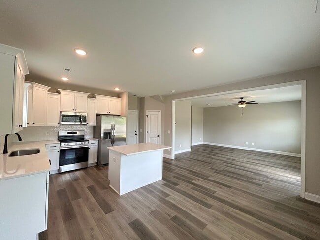 Building Photo - The Landing at Lewis Creek | 4 bedrooms, 2.5 baths