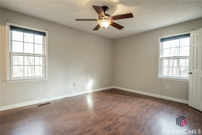 Building Photo - 275 Brookstone Dr