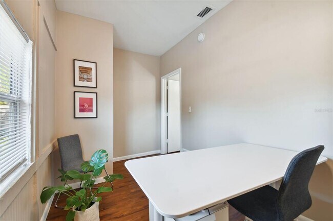 Building Photo - 2445 2nd Ave N