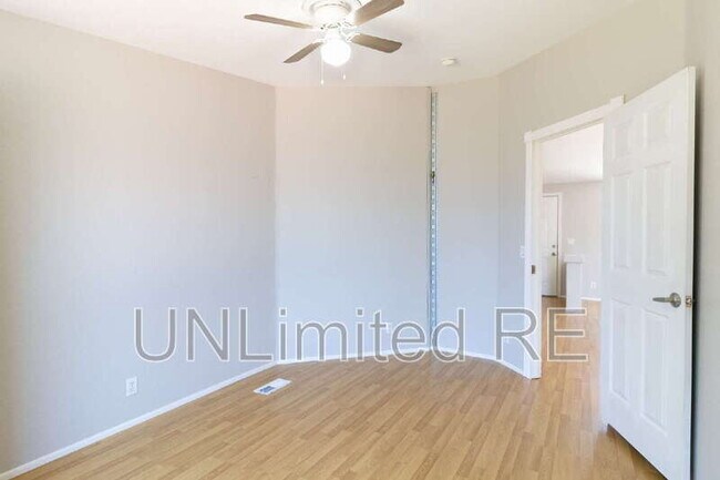 Building Photo - 1679 W Stephen Dr