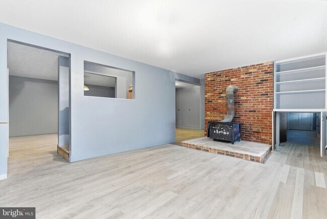 Building Photo - 122 Stuart Dr