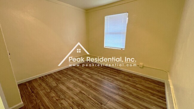 Building Photo - 1637 Kathleen Ave