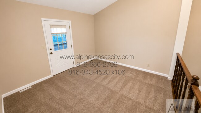 Building Photo - Grain Valley Duplex near Everything!