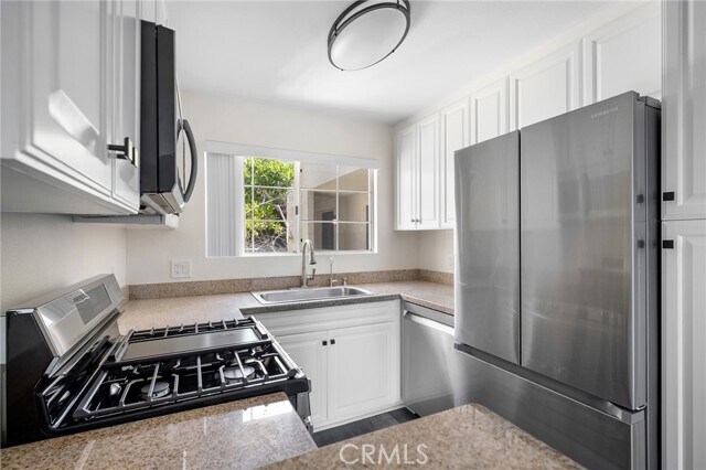 Building Photo - 5565 Canoga Ave
