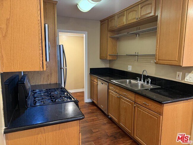 Building Photo - 2141 S Bentley Ave