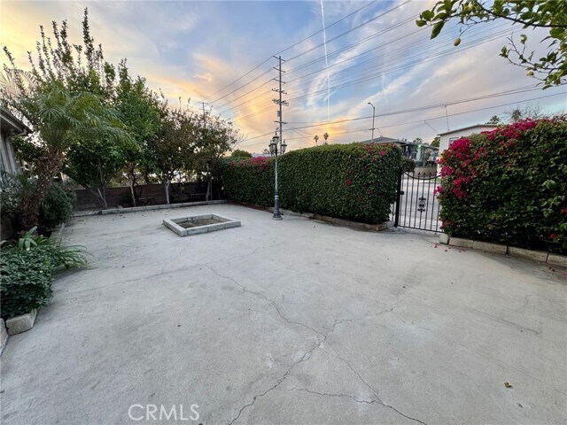 Building Photo - 12714 Vanowen St