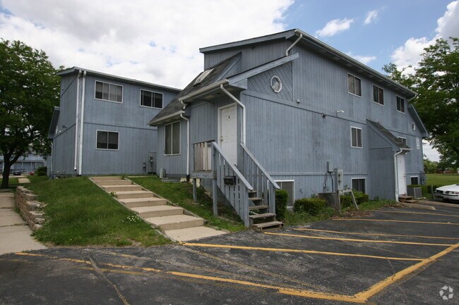 Building Photo - 802 Edgebrook Dr