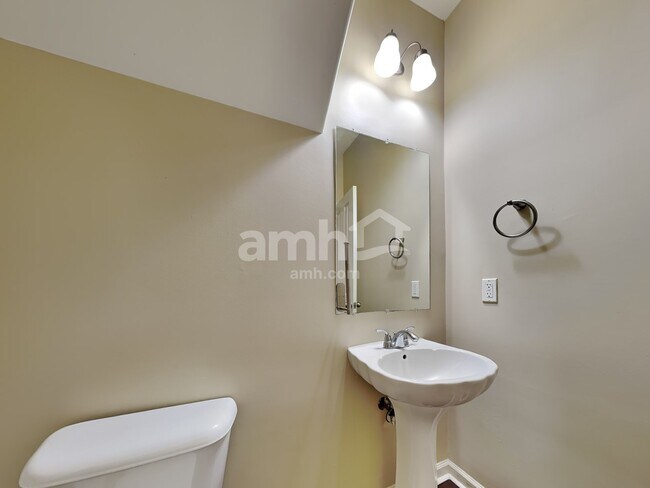 Building Photo - 60 Summer Hill Way