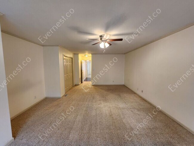 Building Photo - 500 Towergate Pl