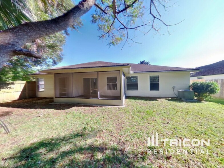 Building Photo - 2492 Bentwater Dr W