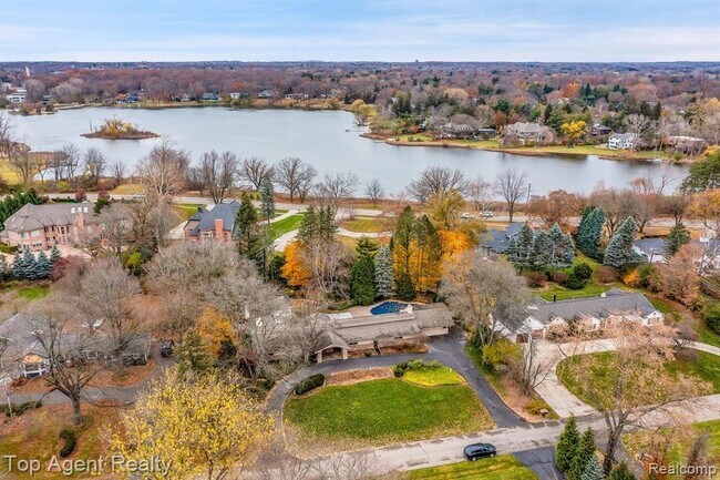 Building Photo - 5760 Snowshoe Cir