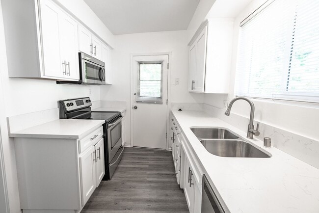 Interior Photo - 1371 S. Beverly Glen Blvd.