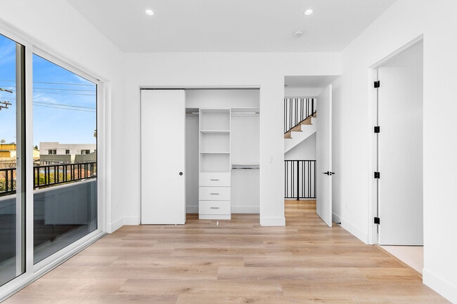 Building Photo - 603 N Harvard Blvd