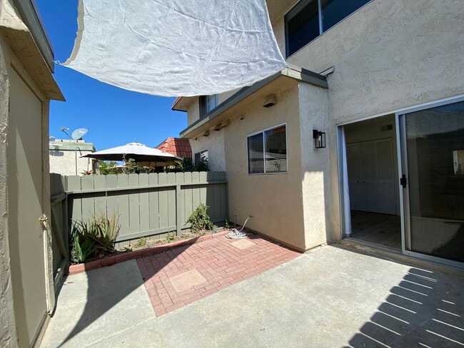 Building Photo - 637 Beverly Pl