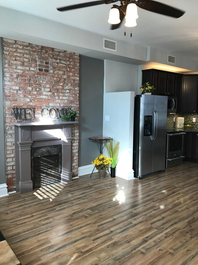 Building Photo - Large Renovated Home on the Hill with Garage!!