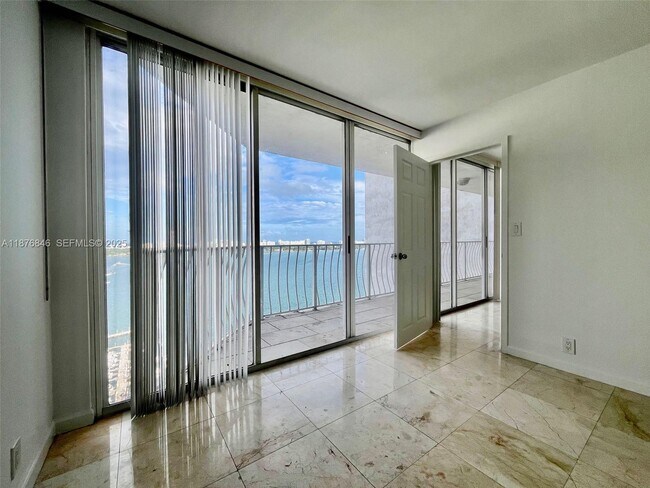 Building Photo - 7601 E Treasure Dr