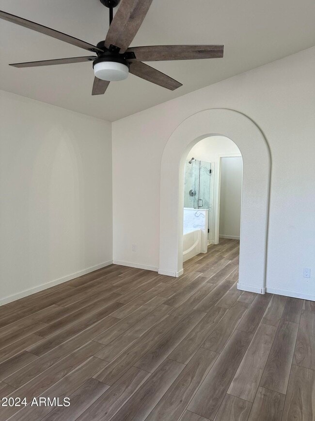 Building Photo - 4634 E Grovers Ave