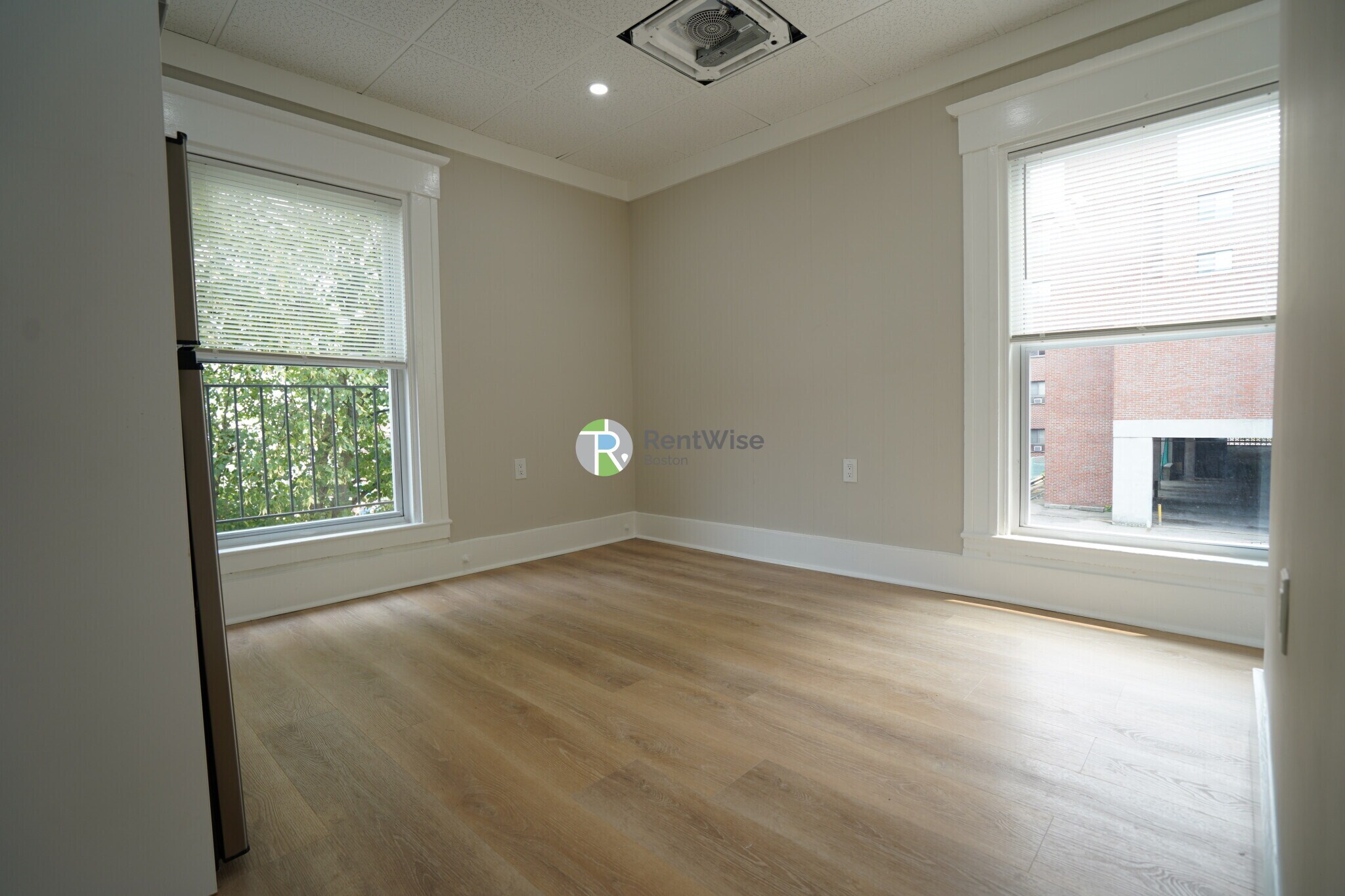 Building Photo - 142 Dorchester St