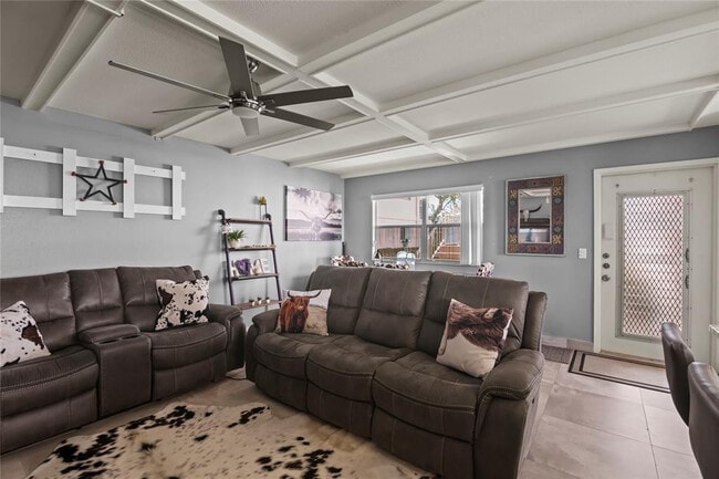 Building Photo - 352 Saxony Trail