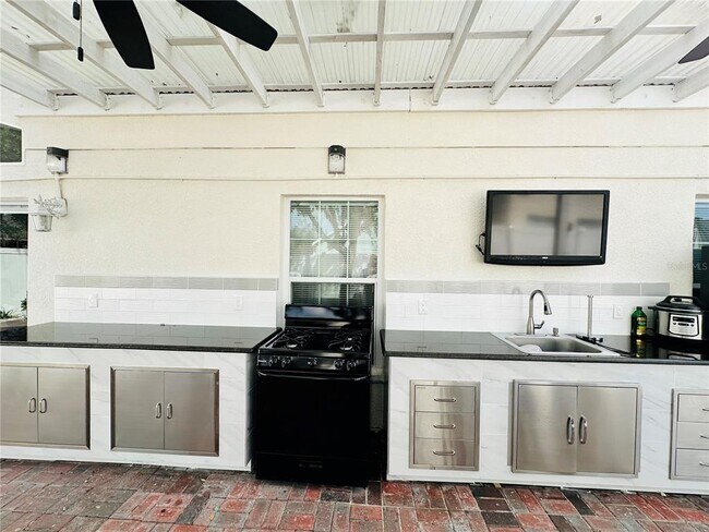 Building Photo - 8885 Palisades Beach Ave