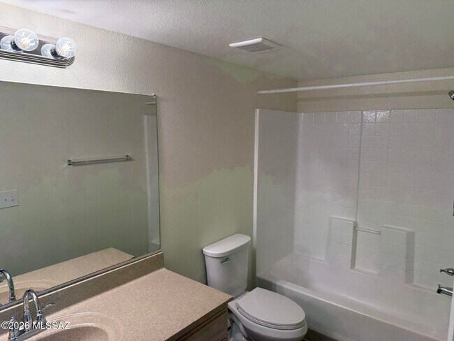 Building Photo - 5751 N Kolb Rd