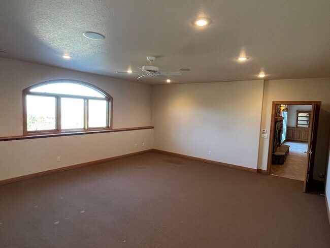 Building Photo - Beautiful Five-Bedroom, Three-Bathroom Home for Rent