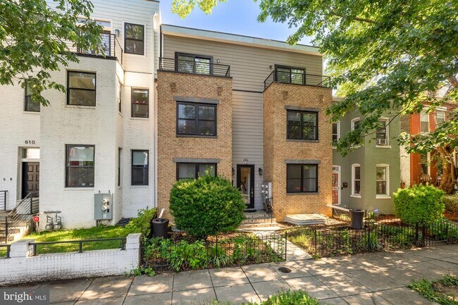 Building Photo - 614 I St NE