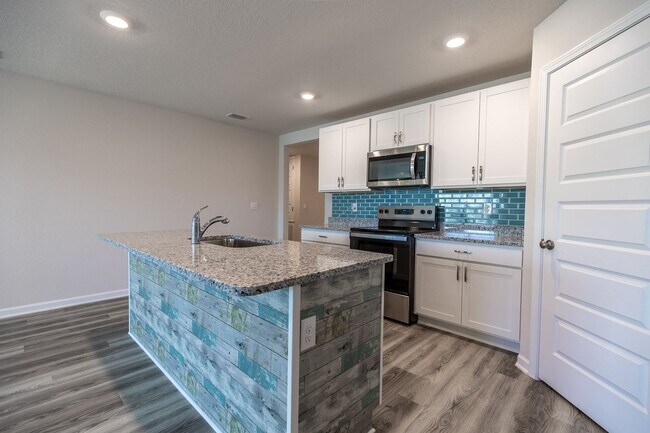 Building Photo - 1 Month FREE with 13 month lease!!!!     4 Bedroom 2 Bath Home in Roberts Cove Community in Foley