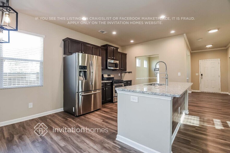 Building Photo - 657 Sunflower Dr