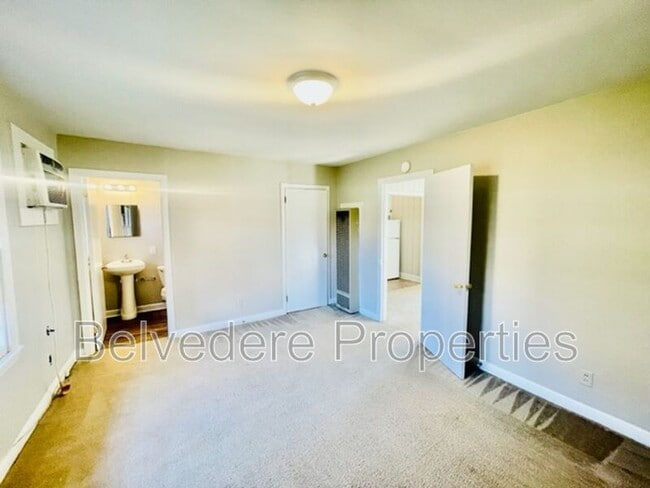 Building Photo - 215 McIver St