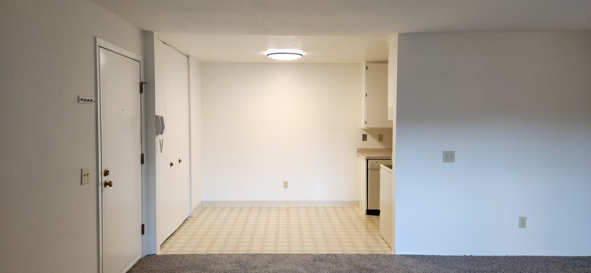 large kitchen pantry - 5586 Guilford Rd