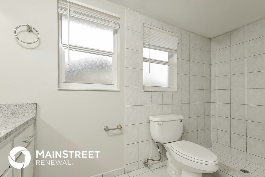 Building Photo - 808 Pebblewood Dr