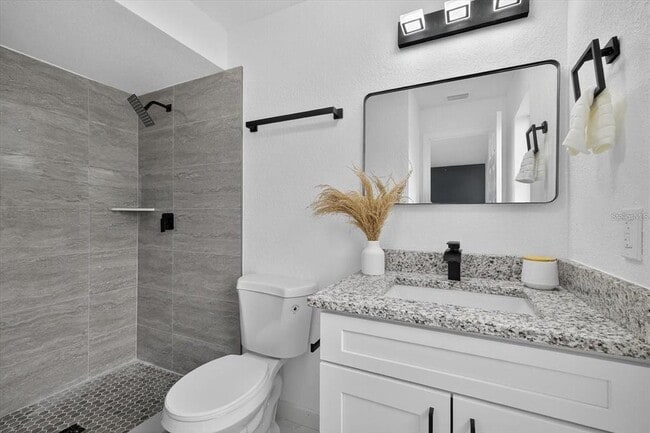 Building Photo - 8609 Fish Lake Rd