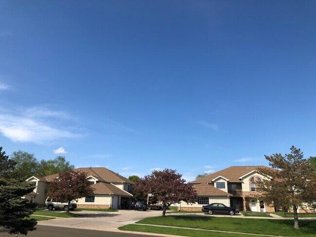 Front Courtyards - 220 Cardinal Dr